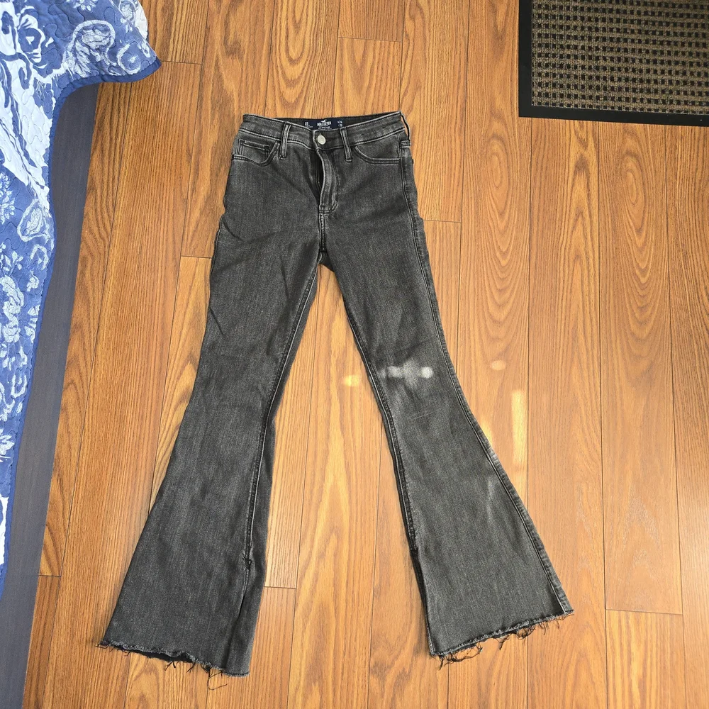 Hollister Soft Stretch High Rise Black/Gray Flare Jeans - Picture 4 of 5